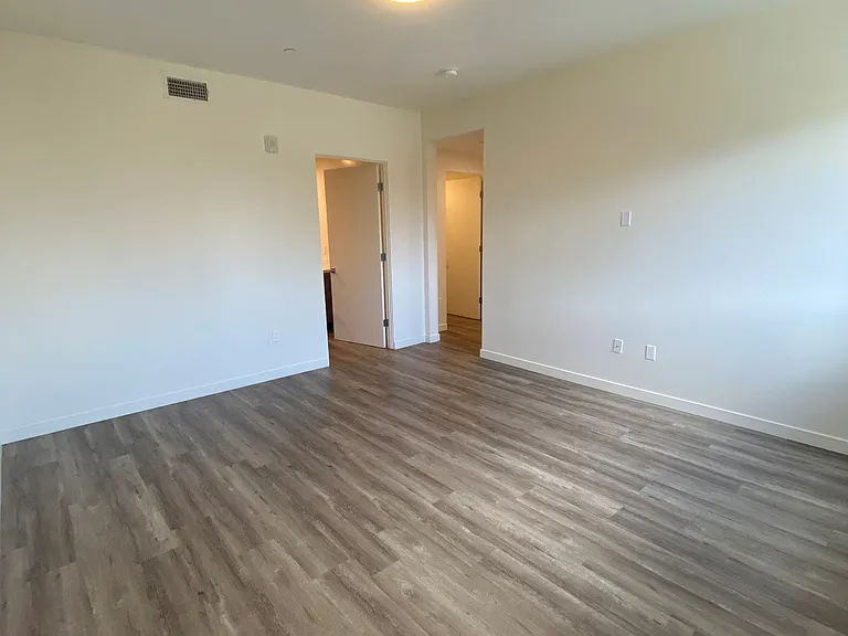 5327 Hermitage LLC — Photo 11