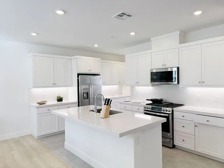 212 Yerba — Photo 11