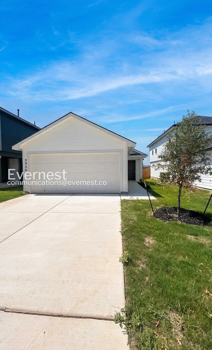 4 bed, 2.0 bath, 1359 sqft, $1,495 — Photo 2