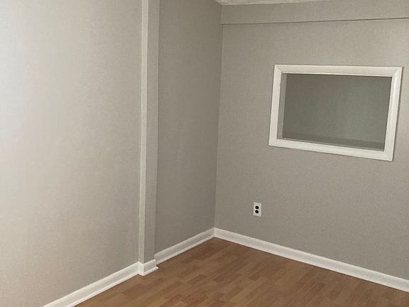 4th image of 300 N Highland Ave
