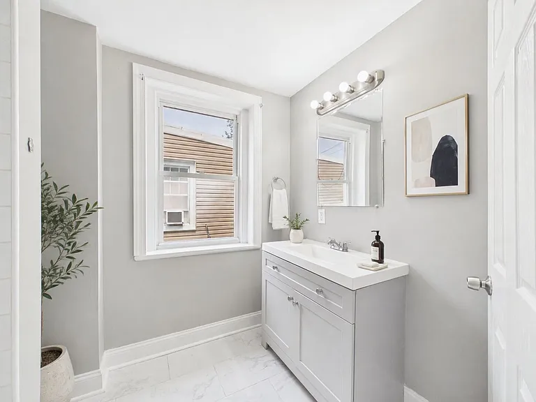 80 E Bringhurst St — Photo 11