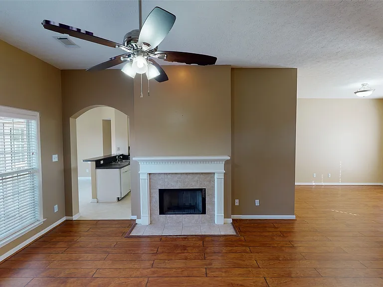 615 Castlebrook Dr — Photo 6
