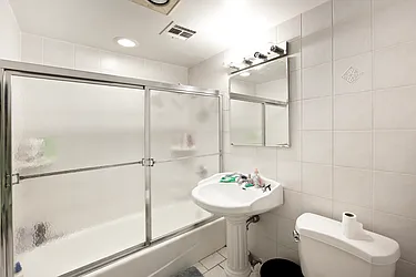 Rented by R New York