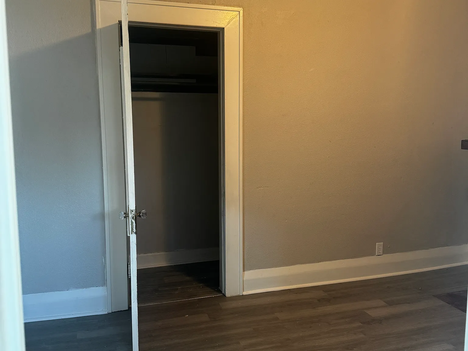 2726 Lawrence Ave — Photo 4