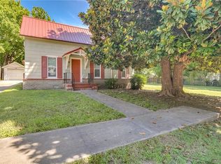 215 W Willow St, Rogers, AR 72756