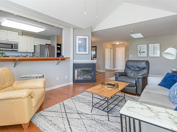 5th image of 245 1st St #305