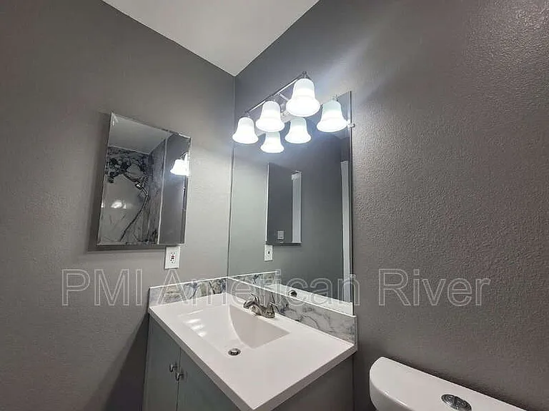 1321 Oak Terrace Ct — Photo 9