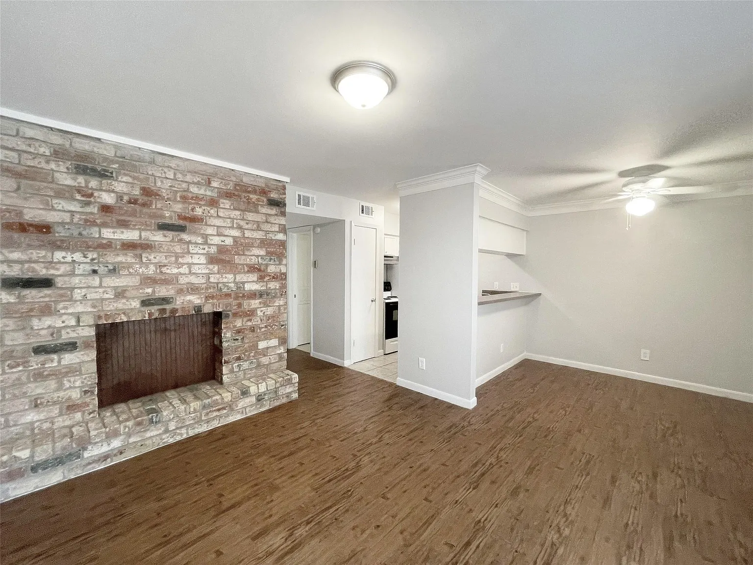 1 bed, 1.0 bath, 8000 sqft, $1,025 — Photo 4