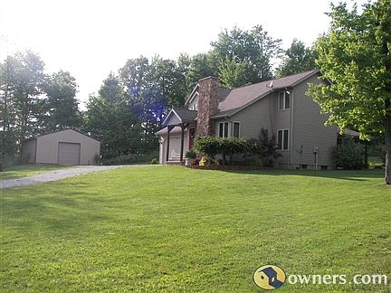 Amish built 2 story situated on approx 3 acres