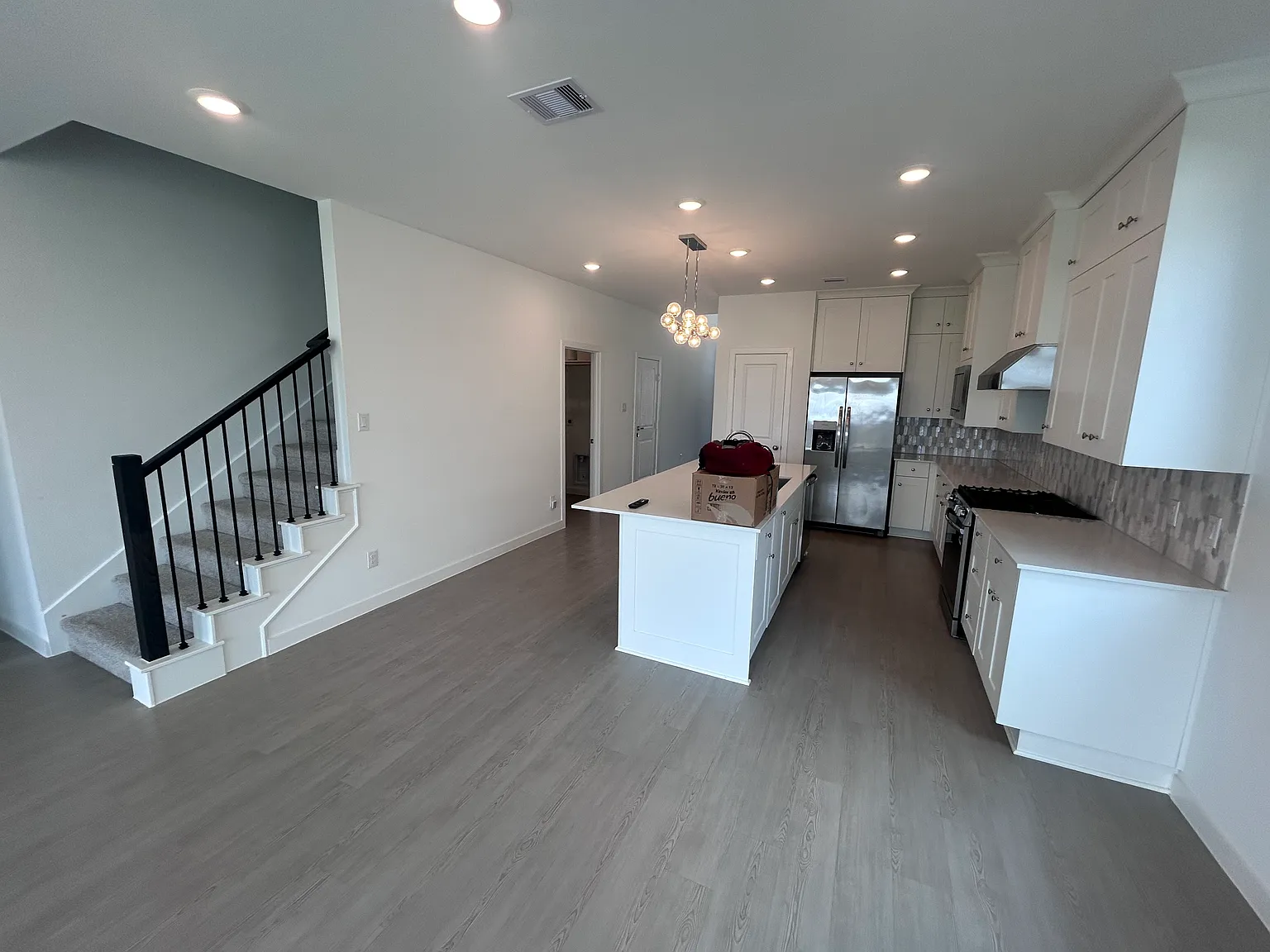 4 bed, 2410 sqft, $3,000 — Photo 3