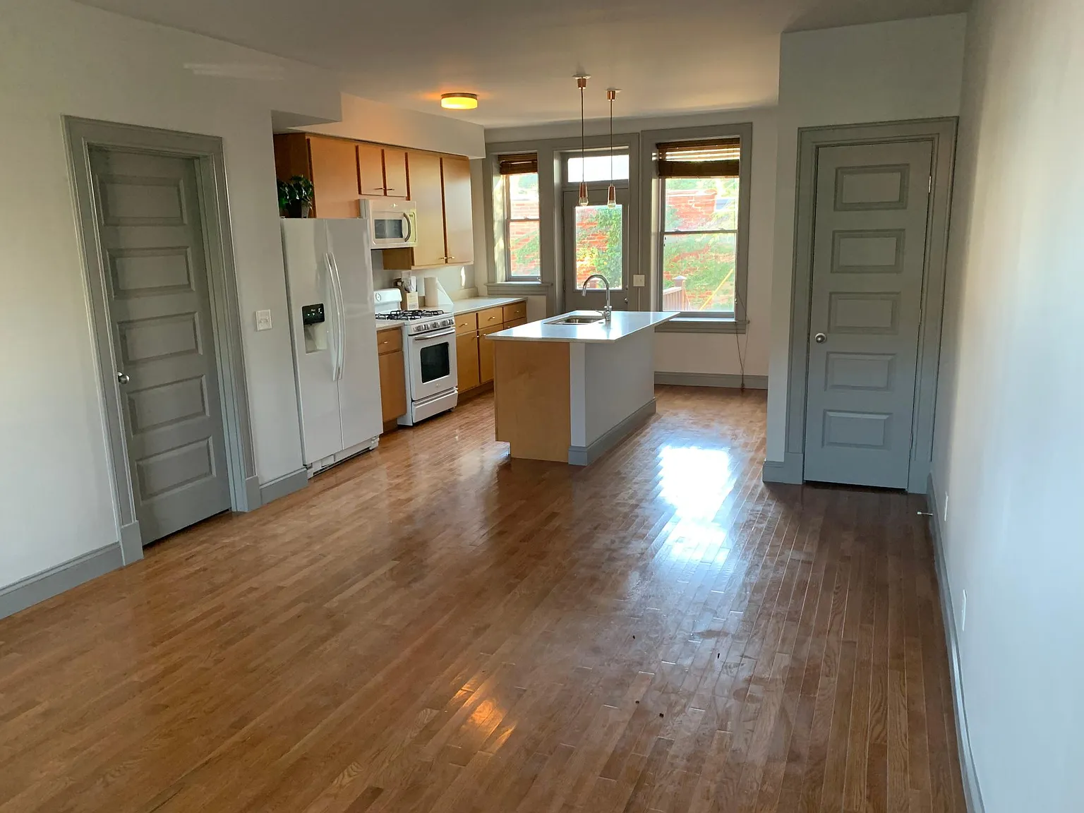 2 bed, 2.5 bath, 1184 sqft, $2,150 — Photo 2
