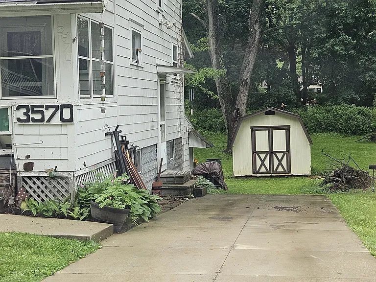 3570 Franklin Rd — Photo 2