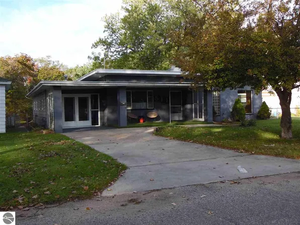 511 Sawyer St, East Tawas, MI 48730