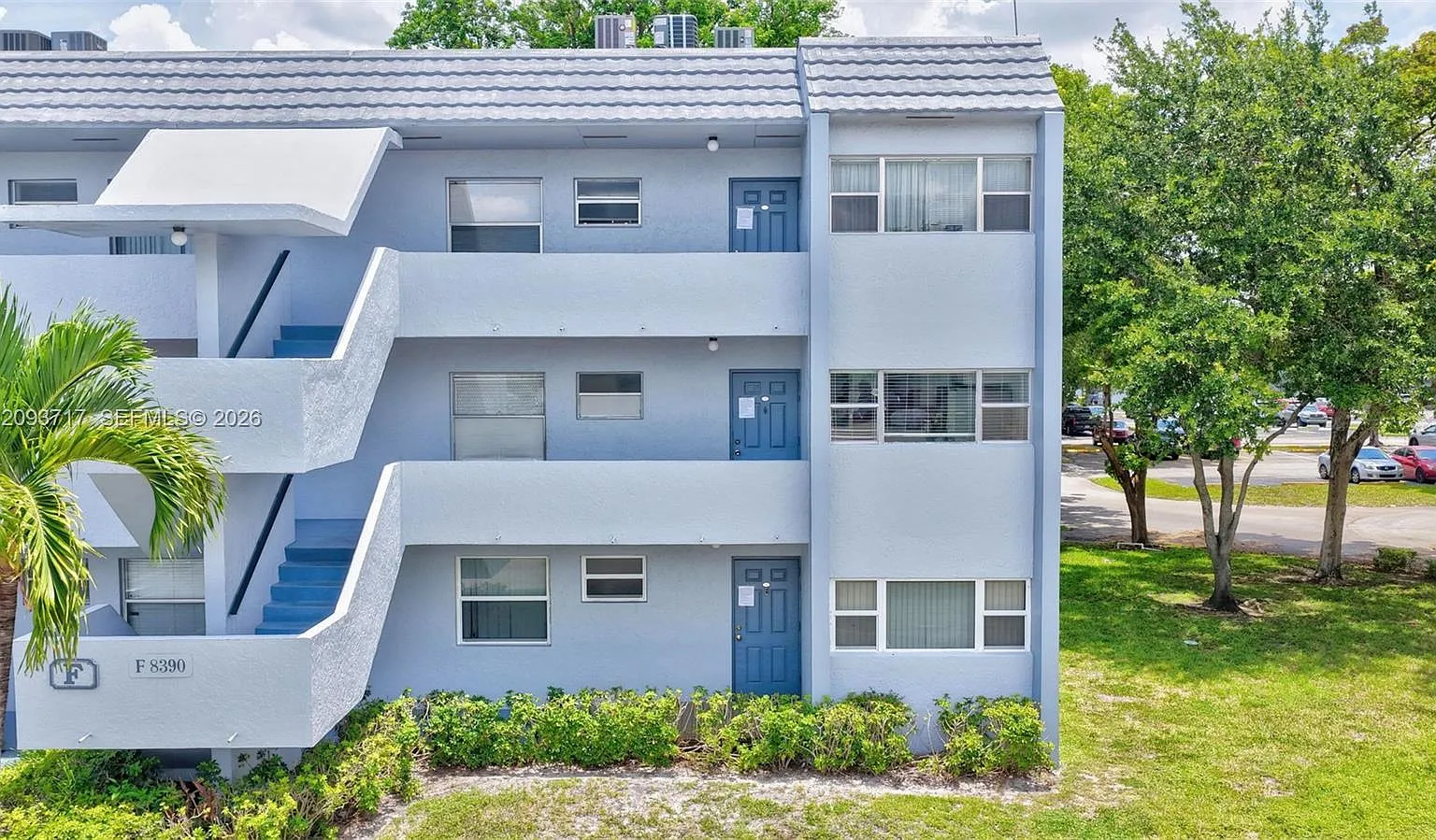 Sands Point Condominium I — Photo 2
