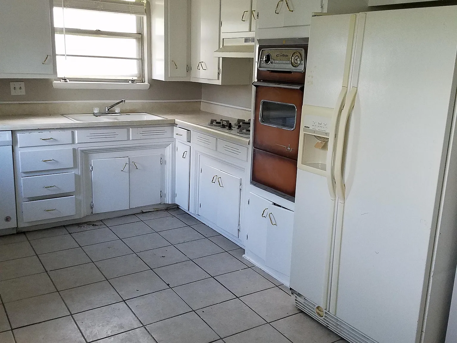 2113 Henderson Drive - 1 — Photo 2