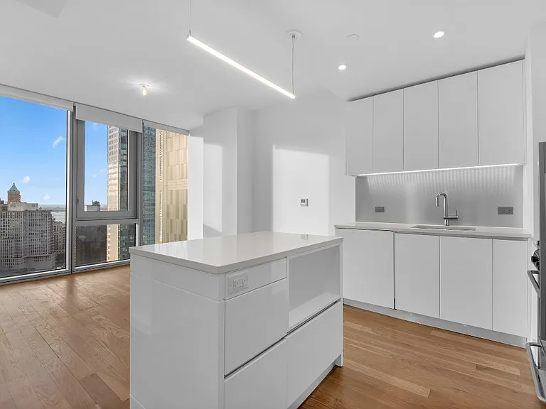 430 Albee Sq #15F — Photo 2