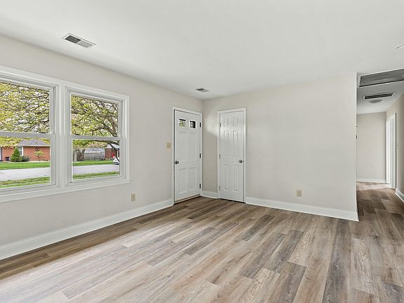 3rd image of 519 Barberry Ln