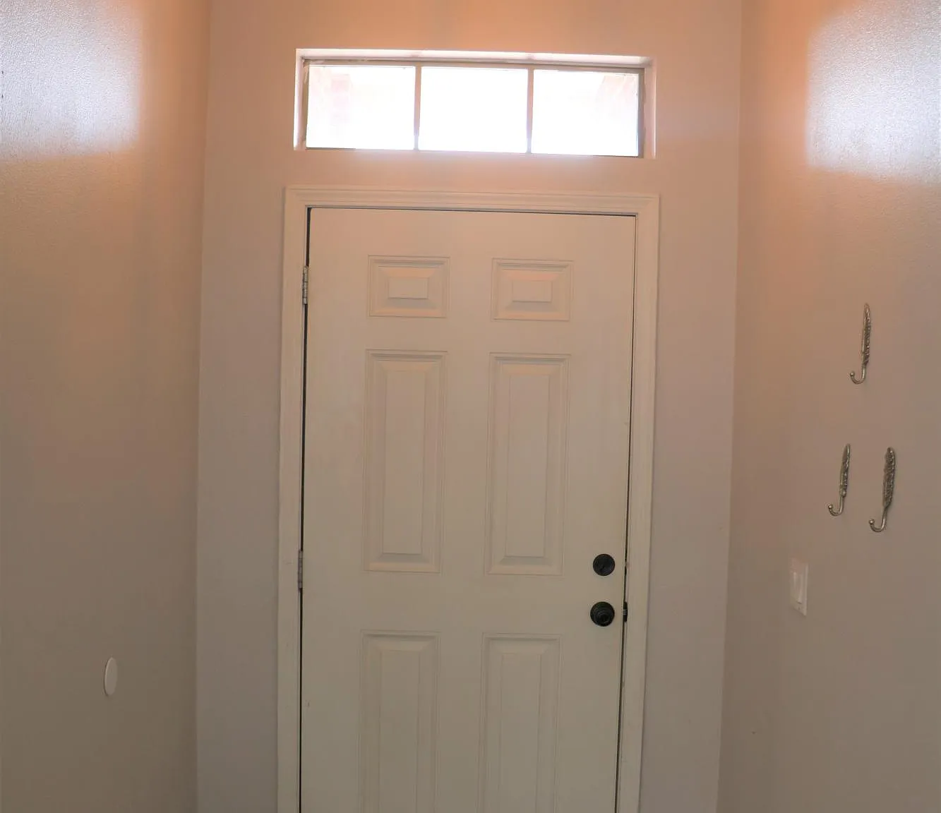 3 bed, 2.0 bath, 1809 sqft, $2,140 — Photo 2