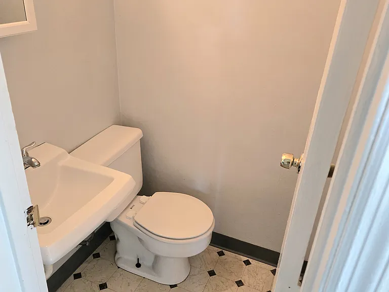7035 Paxton Rd — Photo 16