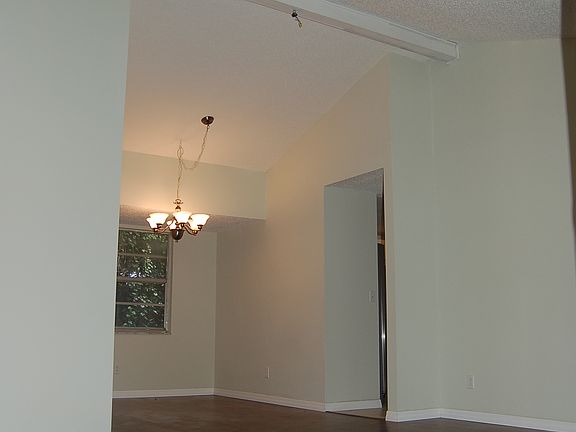 3rd image of 10102 Pepperidge Ct