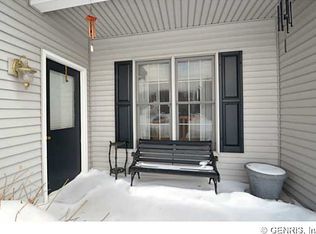 30 Silverknoll Dr, Rochester, NY 14624