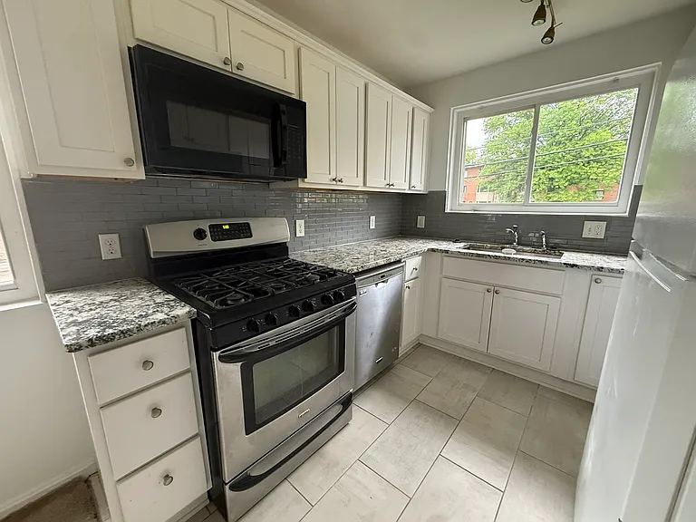 716 Audrey Ln — Photo 7