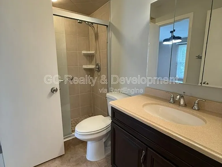 1686 Grosvenor Cir #B — Photo 15