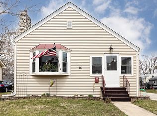 715 Spruce St, Aurora, IL 60506