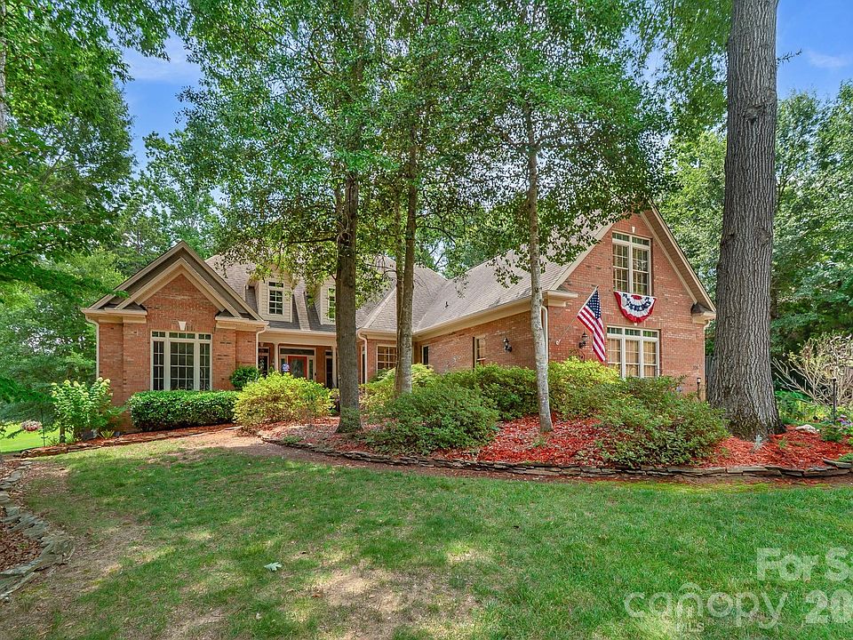 1st image of 225 Highland Forest Dr