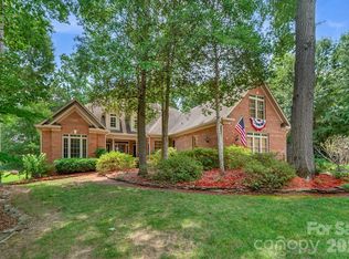 225 Highland Forest Dr, Lake Wylie, SC 29710