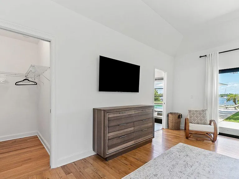 210 S Lake Dr — Photo 24