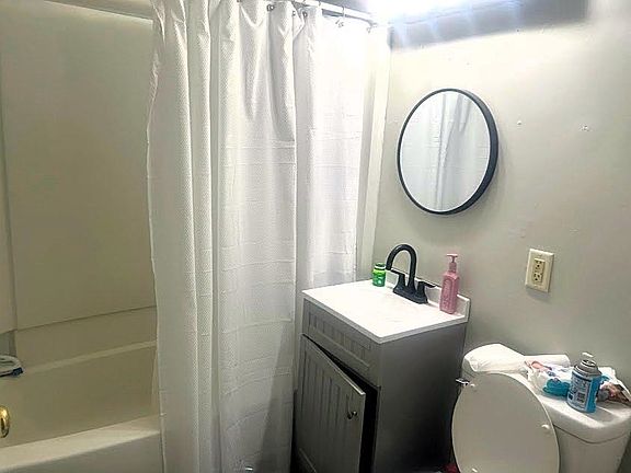 5th image of 3208 Royal Dr