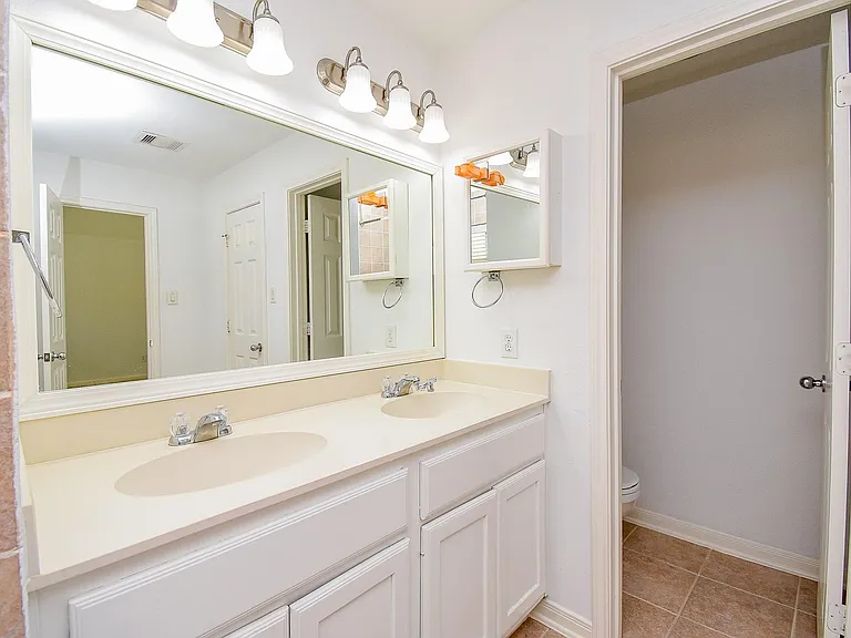 2202 Naomi St #3 — Photo 35