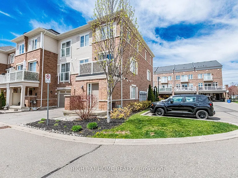165 Hampshire Way #61 — Photo 2