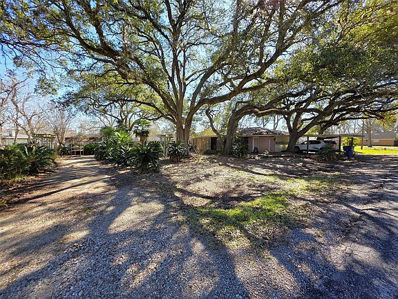 4th image of 706 Maple St