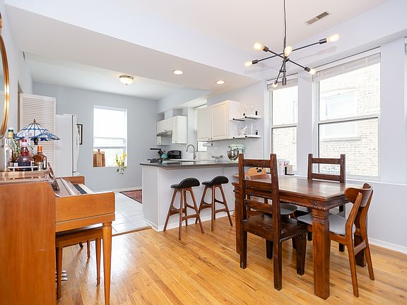 4th image of 3045 W Sunnyside Ave #1