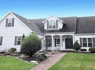 825 Yorkshire Rd, Neenah, WI 54956