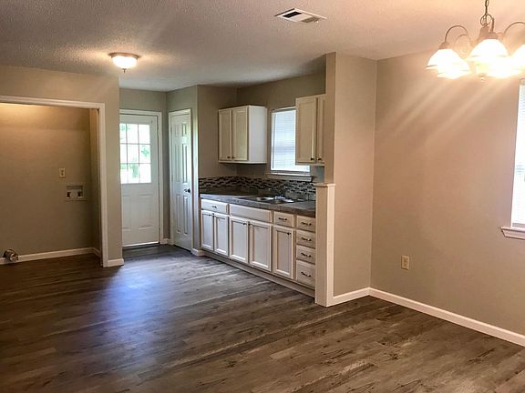 2nd image of 352 Knollwood Trl SE