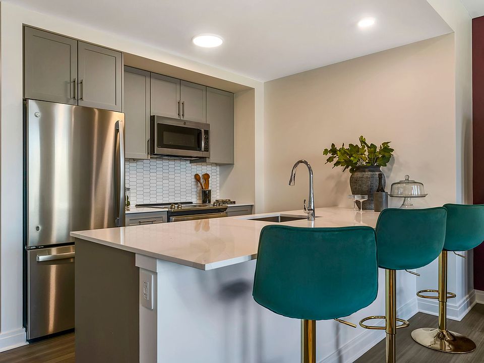1st image of 2333 N Lincoln Park W #714