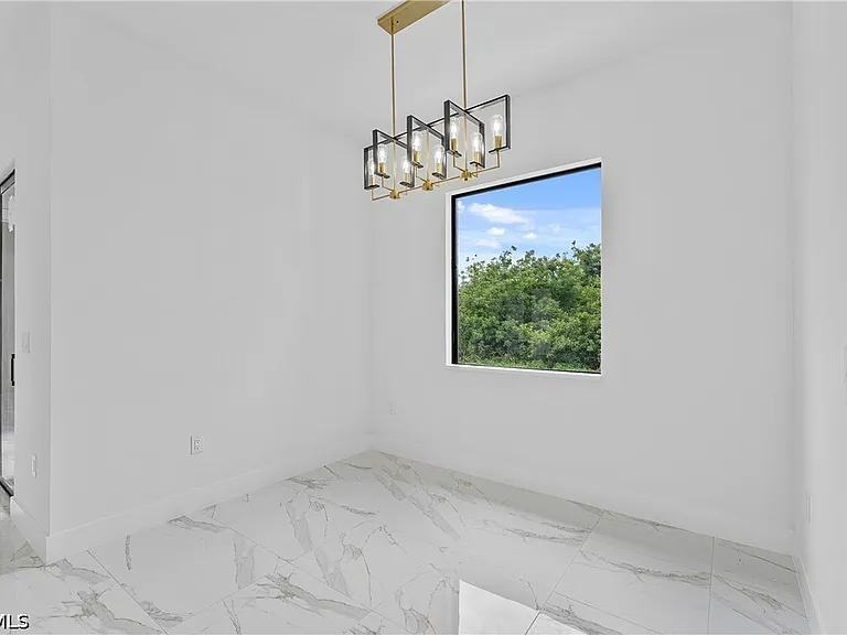 548 Long Island St E — Photo 17