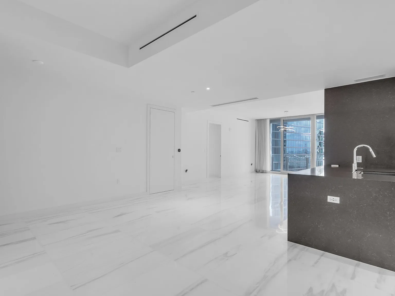 2 bed, 2.5 bath, 1437 sqft, $10,000 — Photo 3