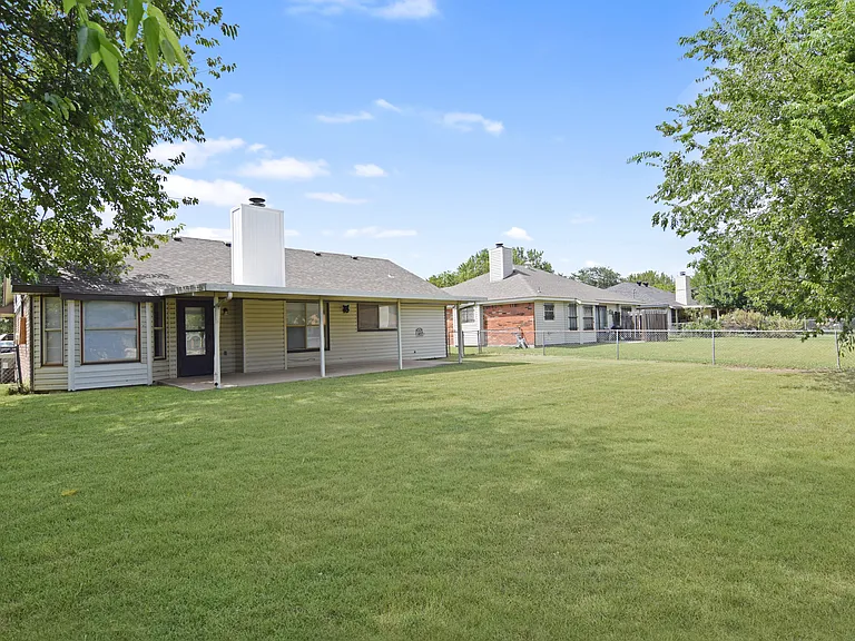 2502 Savage Dr — Photo 17