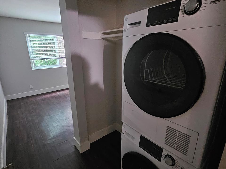 2nd image of 525-576 28th St #3