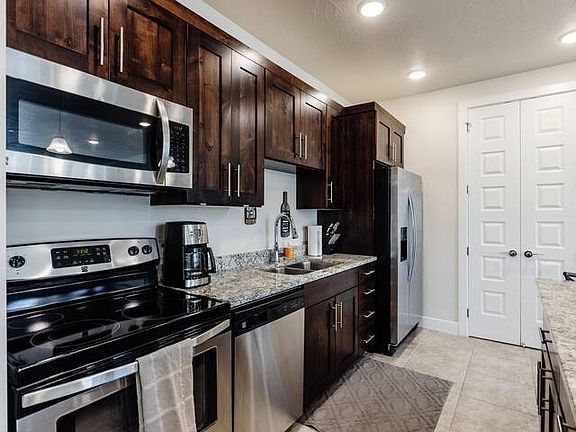 3rd image of 5662 W Clubhouse Dr