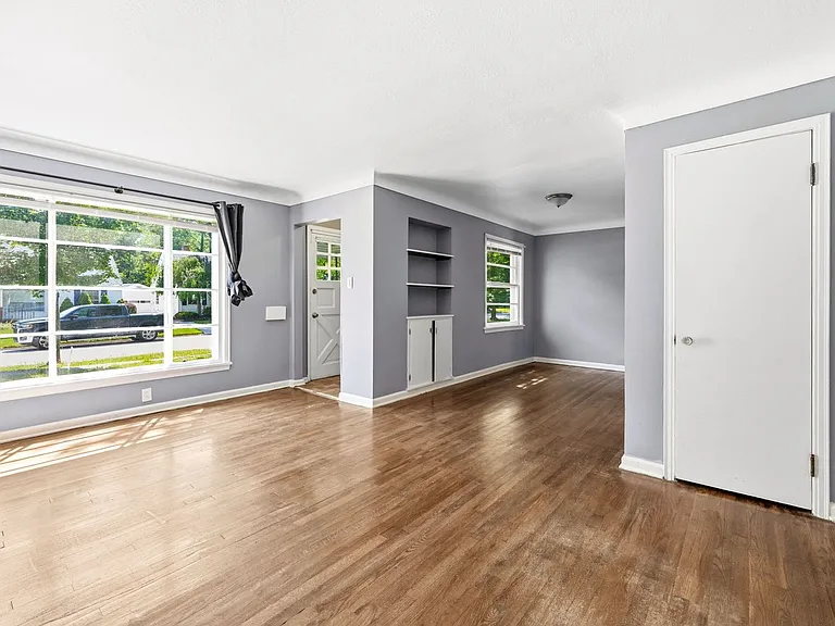 988 Glenside Ave — Photo 3
