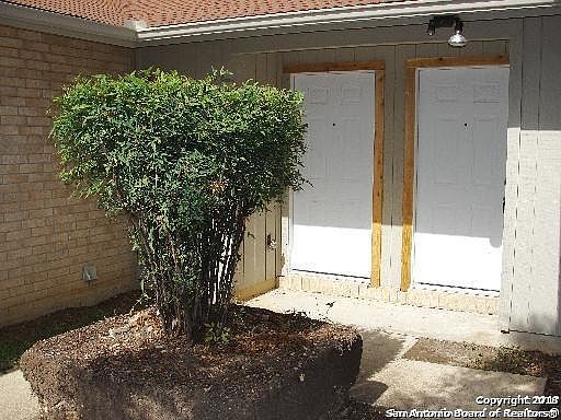 2nd image of 4712 Oakfield Way