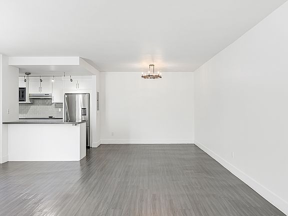 3rd image of 131 S Maple Dr APT 406