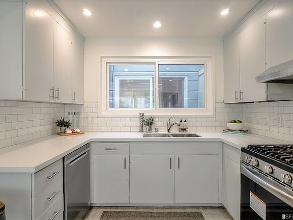 5th image of 738-740 N Point St