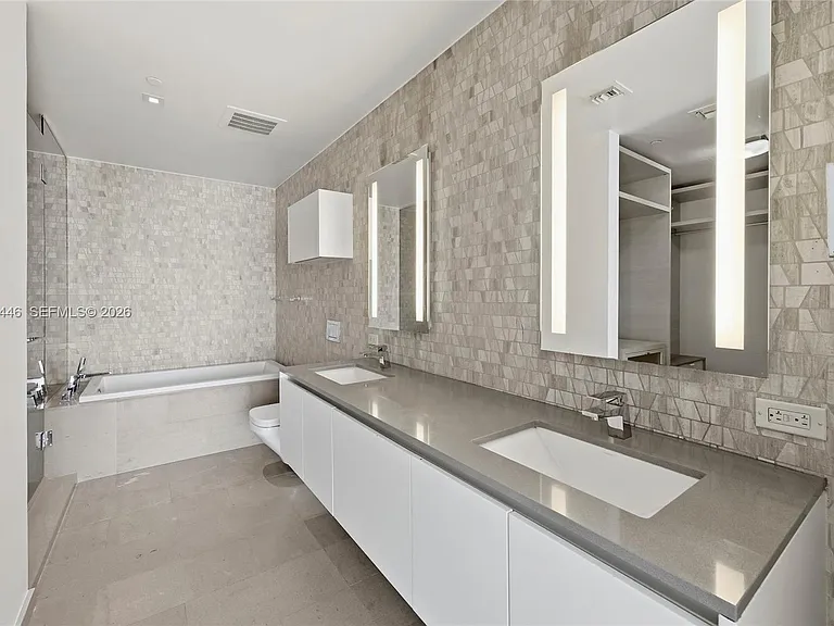 88 SW 7th St #2008 — Photo 21