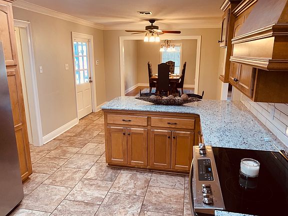 3rd image of 122 Alyene Dr
